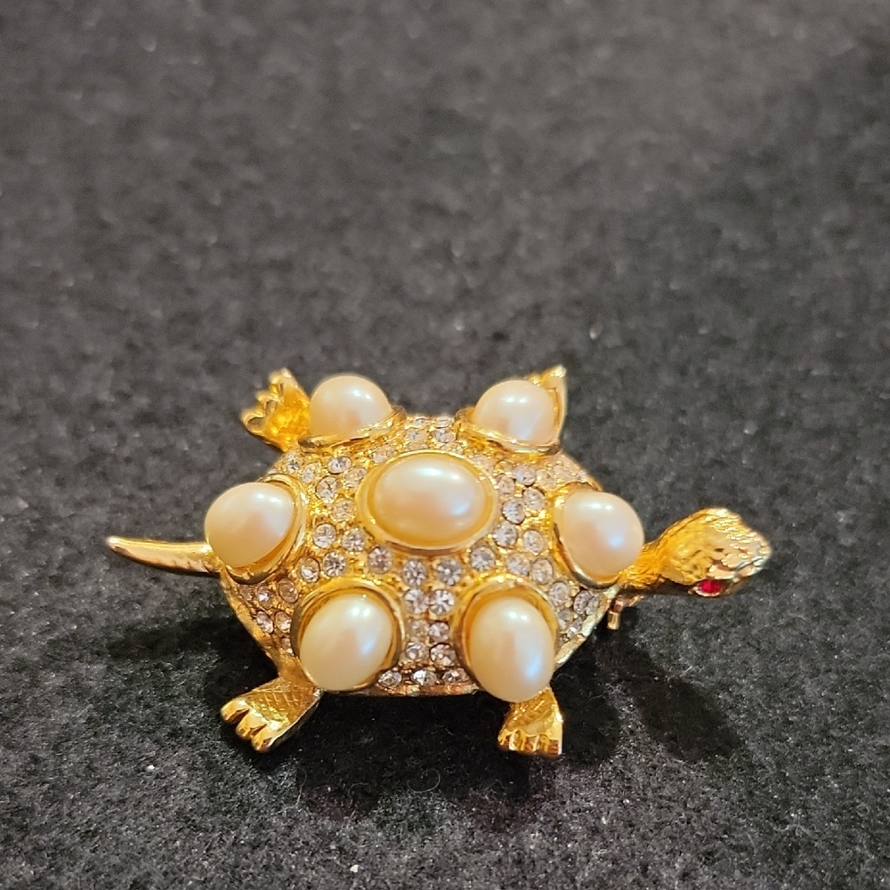 Goldtone And FAUX Pearl Turtle Brooch